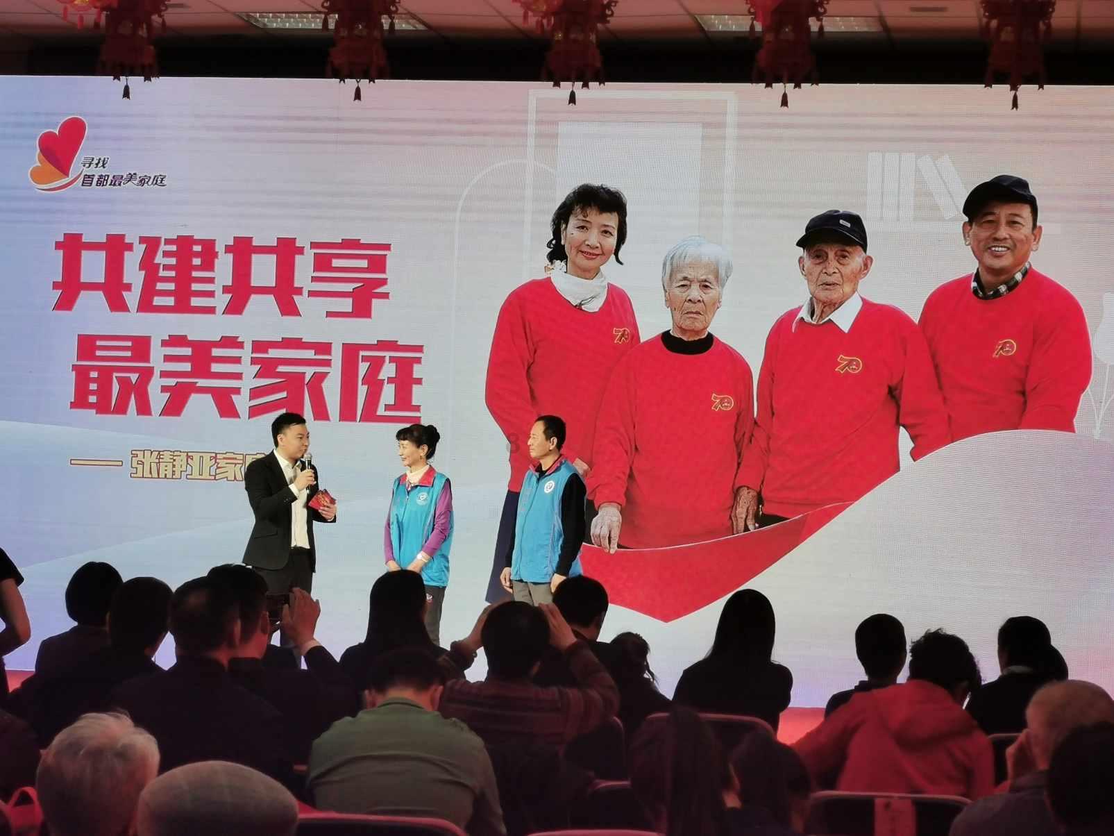 问题：如果你的男/女朋友出差了，你会选择谁？游戏画面